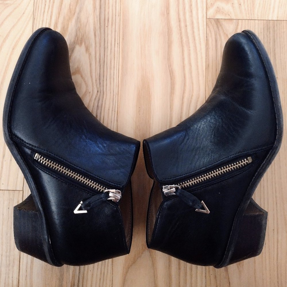 Vionic Jolene Size 7.5 Black Leather Side Zip Heel Bootie Ankle Boot